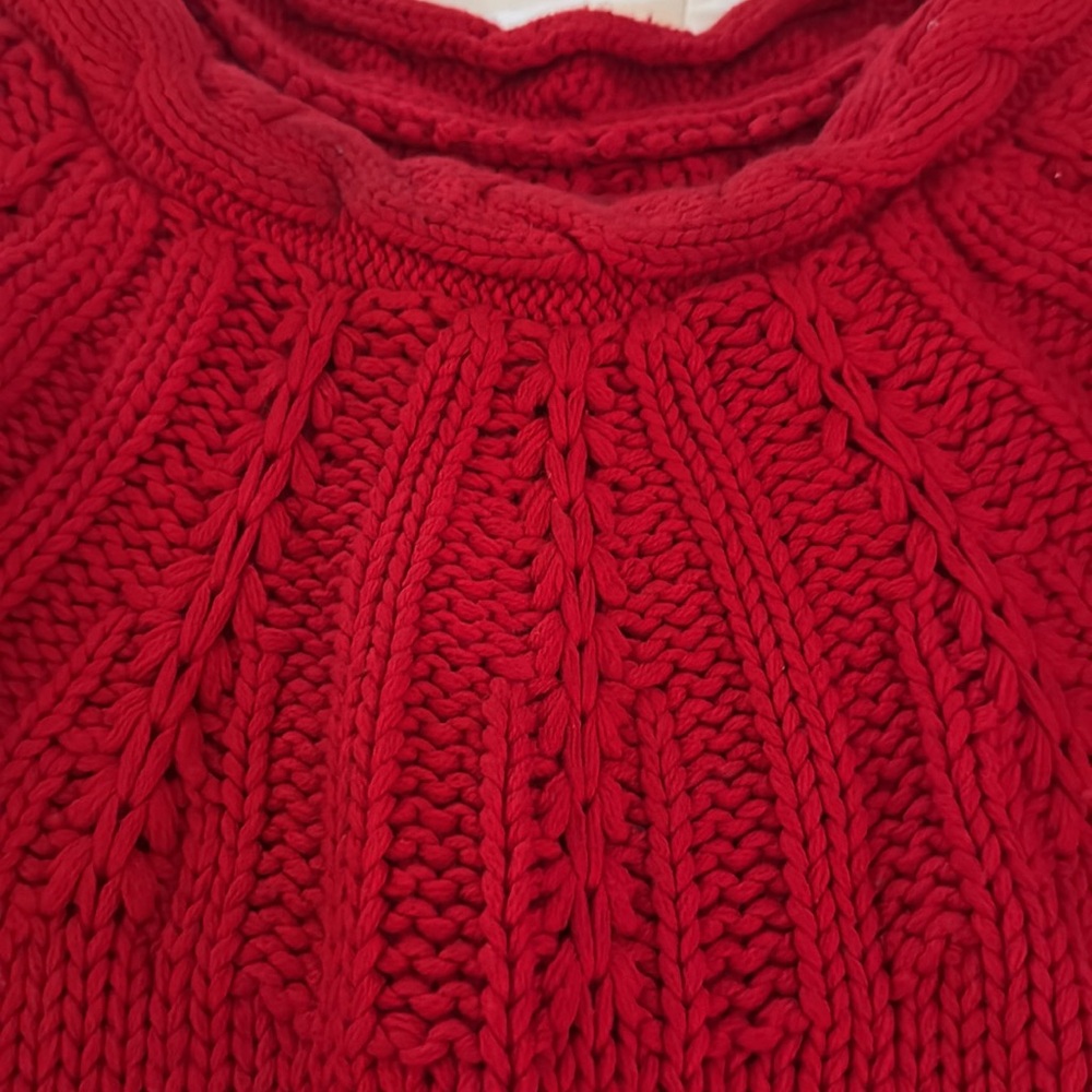 27% Lambswool Beautiful red sweater by Old Navy size medium 73% cotton - Picture 3 of 10